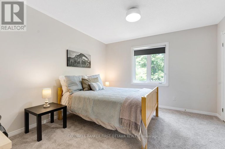 27833731/5525-pettapiece-crescent/manotick-village-manotick-estates/ottawa/ontario/K4M1C6_25