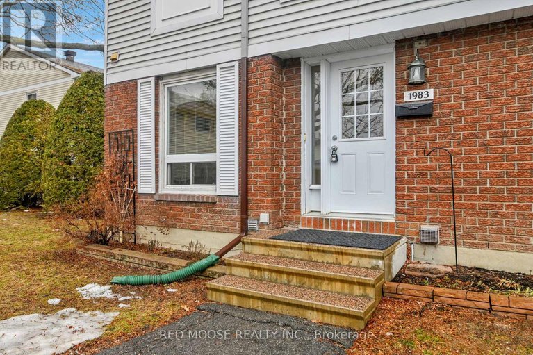 29480001/1983-greenvale-lane/chateauneuf/ottawa/ontario/K1C6E4_3