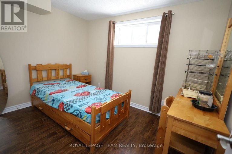 29451027/2194-niagara-drive/applewood-acres/ottawa/ontario/K1H6L2_28