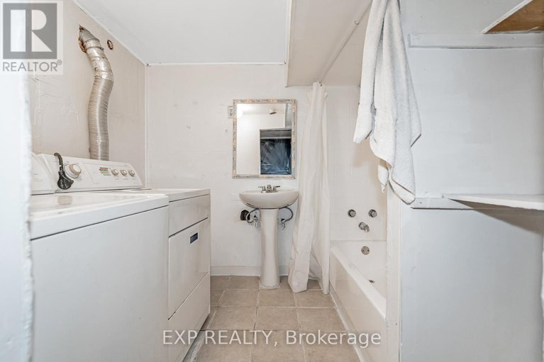 28575095/829-borthwick-avenue/castle-heightsrideau-high/ottawa/ontario/K1K2M7_20