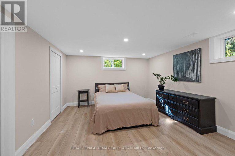 28834726/1095-boucher-crescent/manotick-south-to-roger-stevens/ottawa/ontario/K4M1B3_34