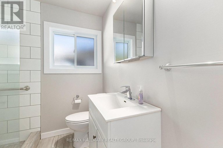 28927132/1986-michigan-avenue/urbandale-acres/ottawa/ontario/K1H6Y2_8