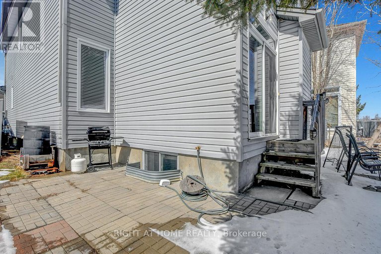 28116304/554-barrick-hill-road/emerald-meadowstrailwest/ottawa/ontario/K2M0B4_31