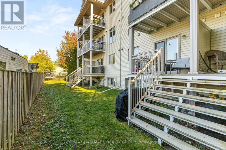 29431775/358-galston-private/mer-bleuebradley-estatesanderson-park/ottawa/ontario/K1W0G3_35