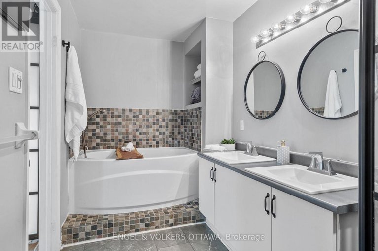 28419048/92-markland-crescent/barrhaven-east/ottawa/ontario/K2G5Z7_28