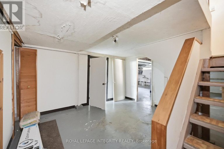 29652351/754-cummings-avenue/castle-heightsrideau-high/ottawa/ontario/K1K2L1_24