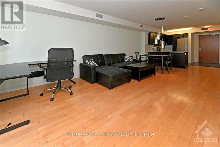 28471695/706-242-rideau-street/sandy-hill/ottawa/ontario/K1N0B7_17