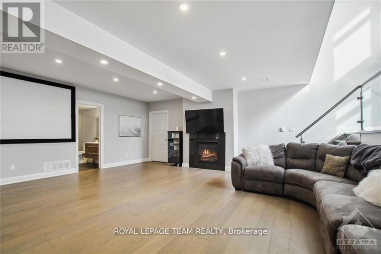 28424463/525-leimerk-court/manotick-village-manotick-estates/ottawa/ontario/K4M0B2_23