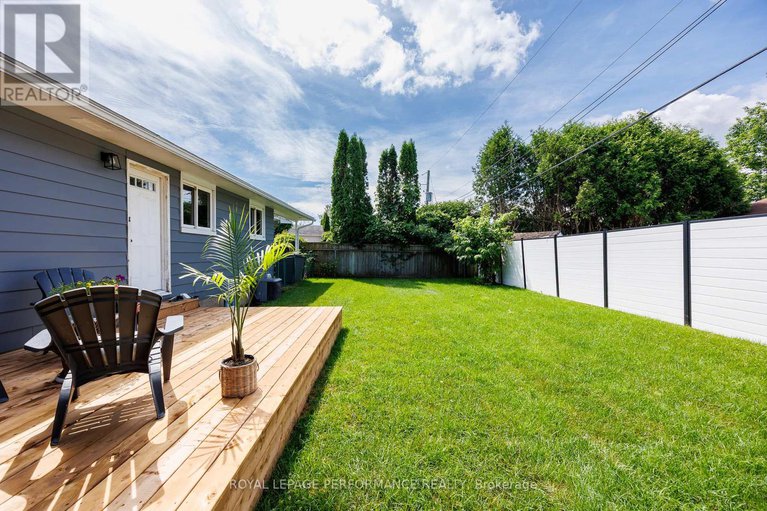 28604783/1398-jamison-avenue-s/bilberry-creekqueenswood-heights/ottawa/ontario/K1E1J5_48