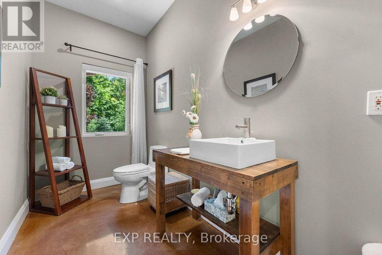 29369417/5759-queenscourt-crescent/manotick-east-to-manotick-station/ottawa/ontario/K4M1K3_29