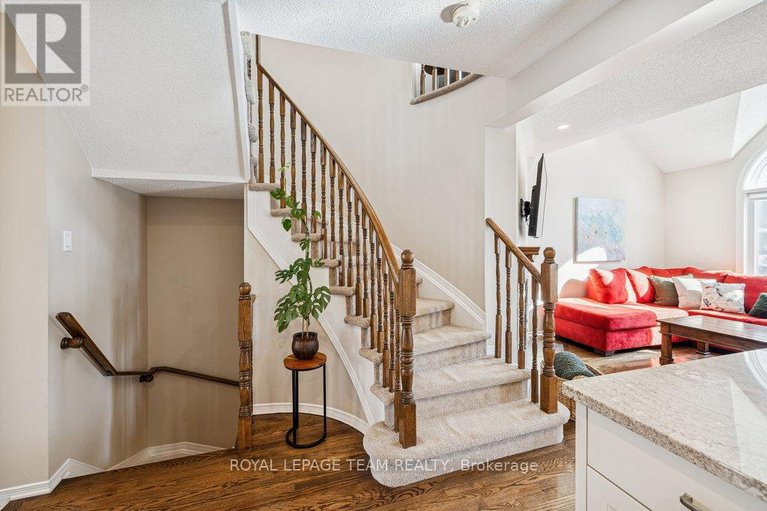 29366238/4298-sunwood-crescent/carson-grove/ottawa/ontario/K1J1B8_15