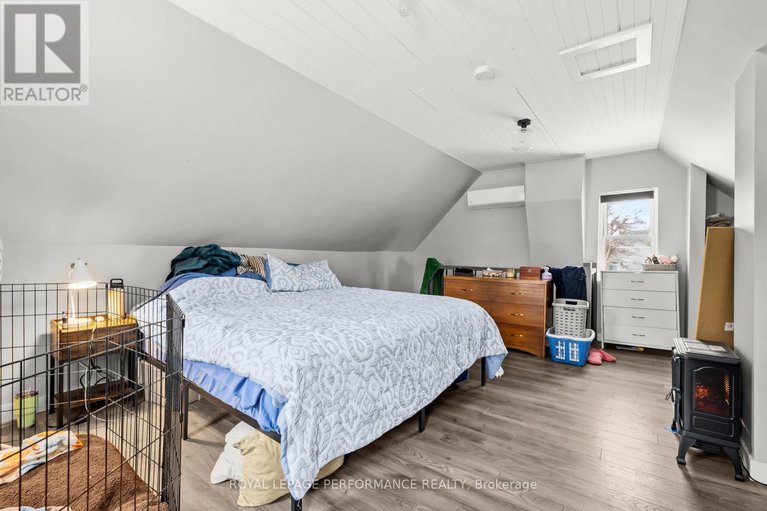 29182653/6-spring-street/maxville/north-glengarry/ontario/K0C1T0_26