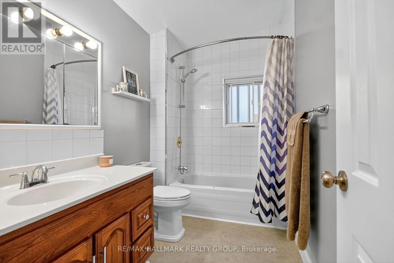 28891693/2074-featherston-drive/urbandale-acres/ottawa/ontario/K1H6R3_17