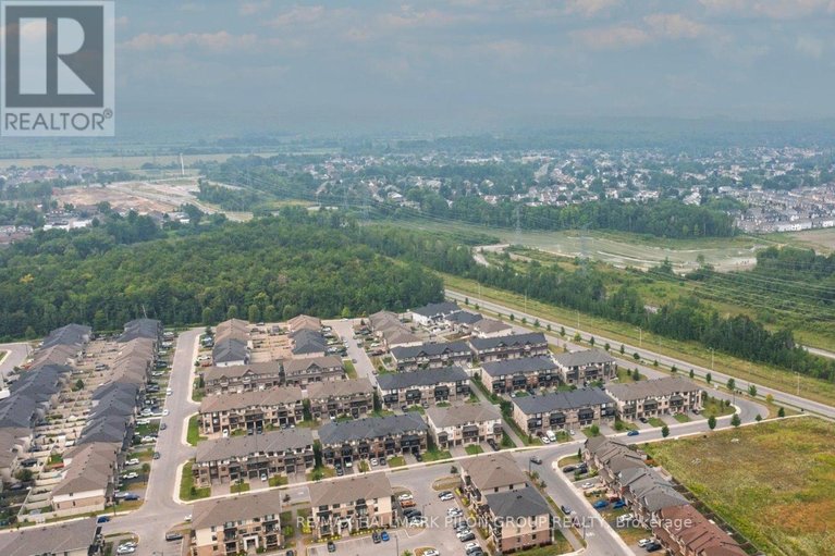 29591168/272-cornice-street/mer-bleuebradley-estatesanderson-park/ottawa/ontario/K1W0W4_23