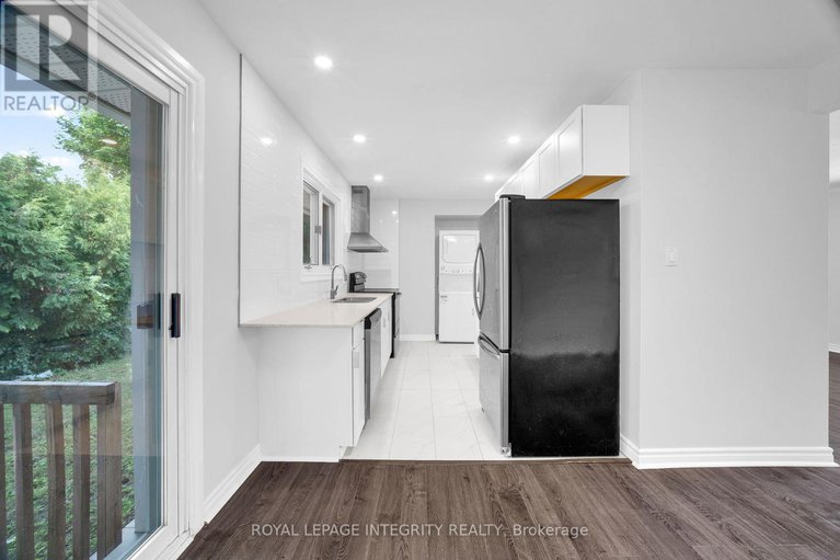 28649206/18-sullivan-avenue/meadowlandscrestview/ottawa/ontario/K2G1T3_15
