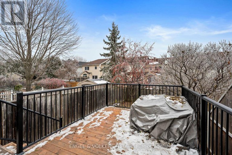 29142168/526-meadowbreeze-drive/emerald-meadowstrailwest/ottawa/ontario/K2M2T4_29