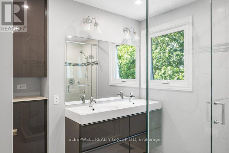 28669425/43-parkglen-drive/meadowlandsst-claire-gardens/ottawa/ontario/K2G3G7_30