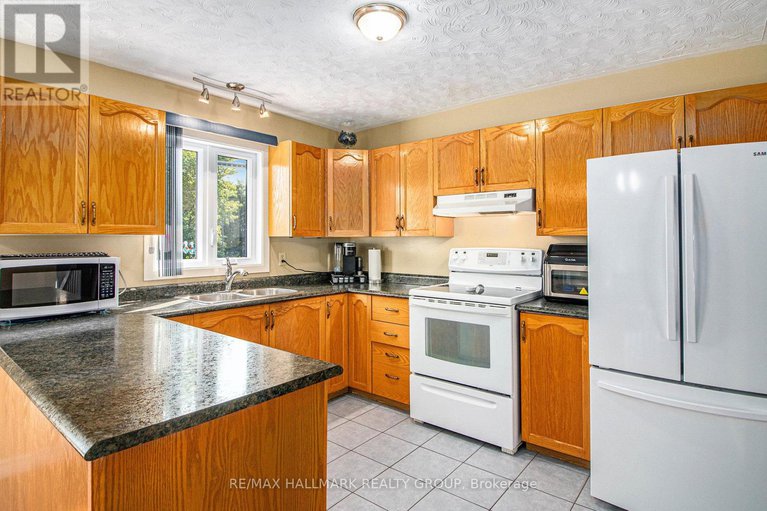 28846861/945-belvedere-avenue/town-of-rockland/clarence-rockland/ontario/K4K1H3_10