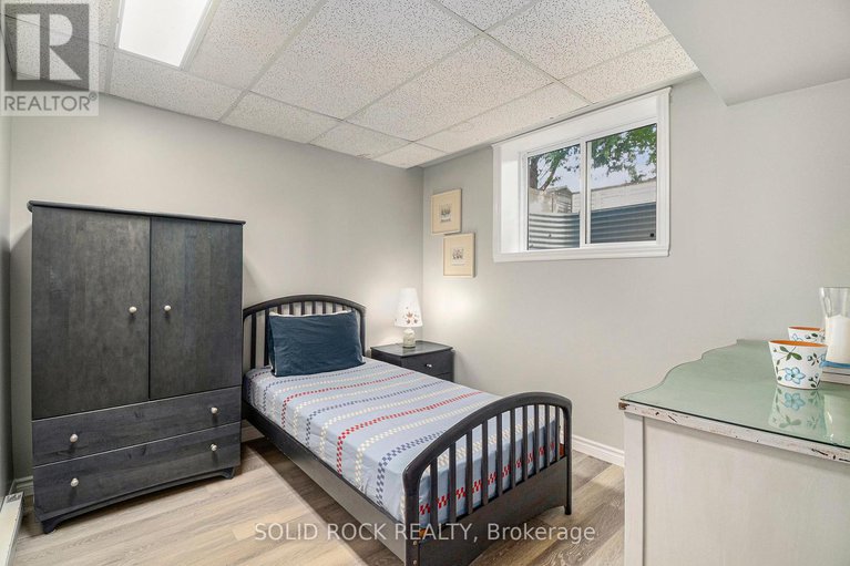 28813811/1674-sansonnet-street-s/chapel-hill/ottawa/ontario/K1C5Y6_39