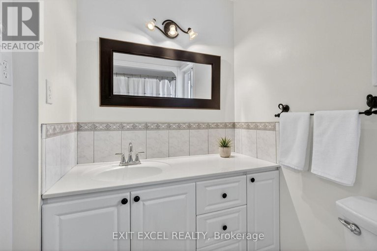 29684997/1554-rosebella-avenue/blossom-parkkemp-parkfindlay-creek/ottawa/ontario/K1T1E8_31