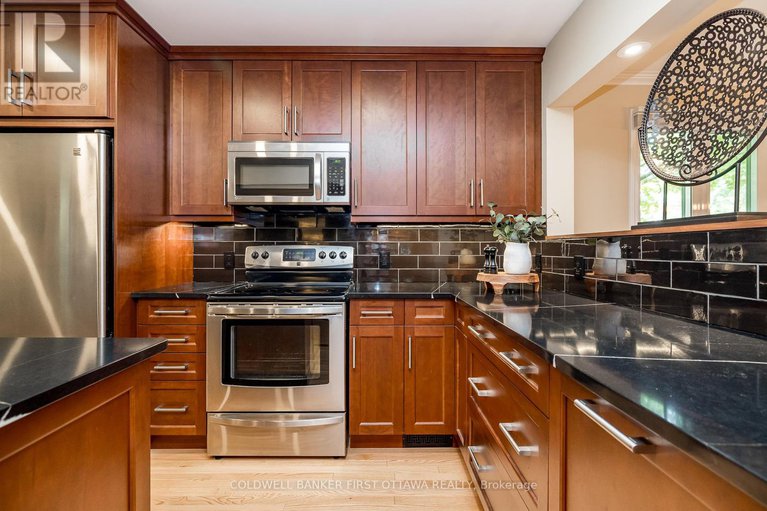 28819605/9-lone-meadow-trail/stittsville-central/ottawa/ontario/K2S1C9_11