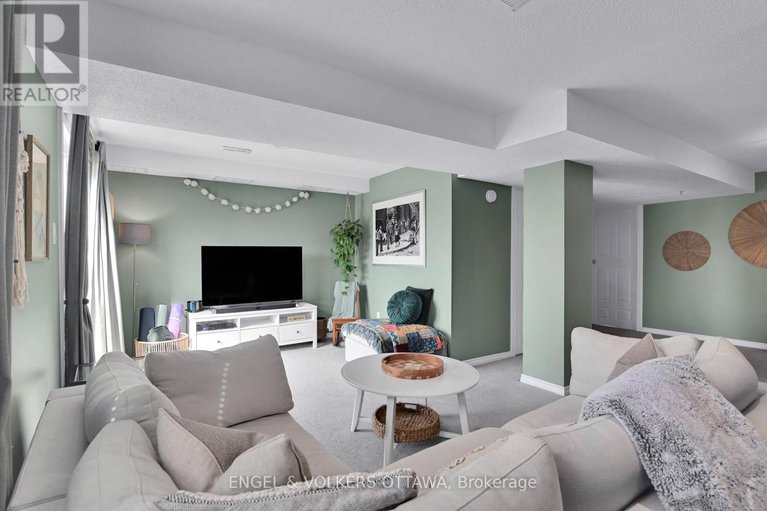 29449585/66-hummingbird-crescent/cedargrovefraserdale/ottawa/ontario/K2J3A3_55