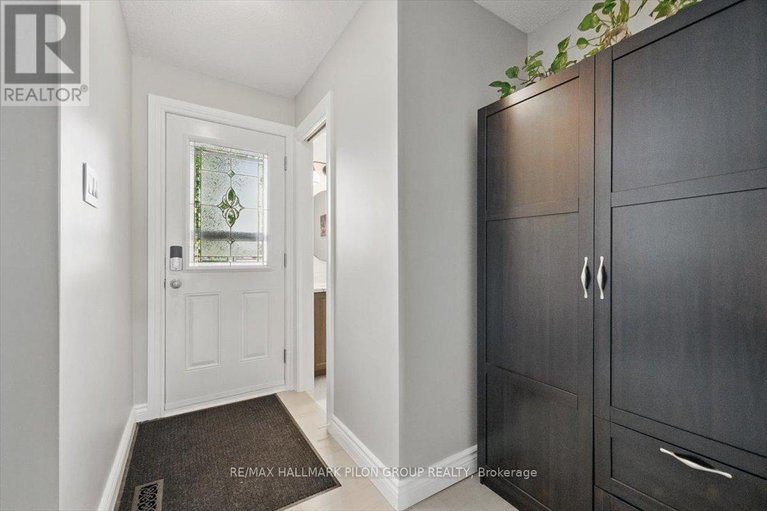 28412777/1358-bakker-court/convent-glen-south/ottawa/ontario/K1C2K4_13