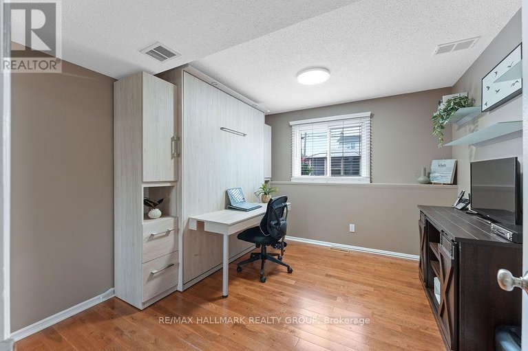 28907576/1570-marcoux-drive/bilberry-creekqueenswood-heights/ottawa/ontario/K1E2J9_8