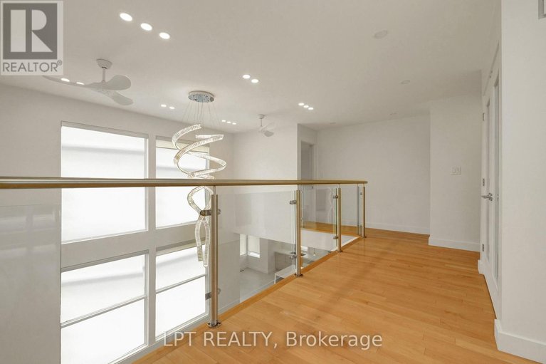 29603337/298-crestview-road/alta-vistafaircrest-heights/ottawa/ontario/K1H5G6_23