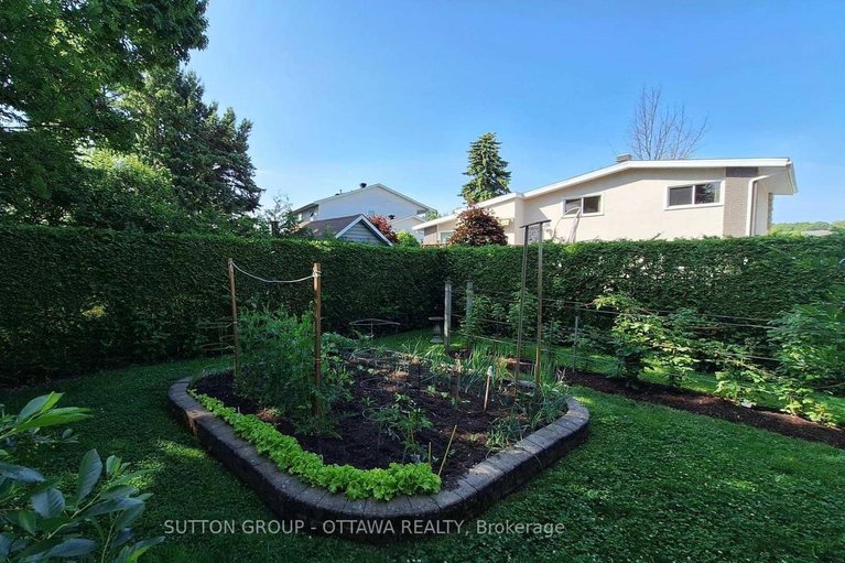 29556235/2391-ogilvie-road/beacon-hill-north/ottawa/ontario/K1J7N4_45