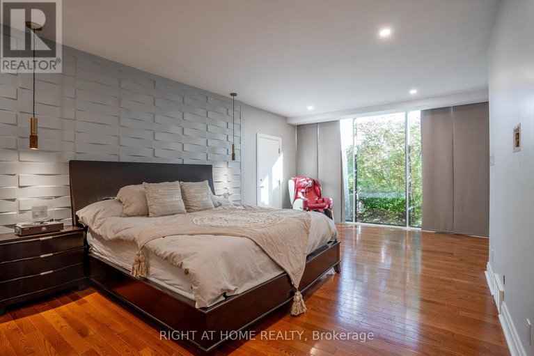 29001389/5-burnt-tree-court/cedar-hillorchard-estates/ottawa/ontario/K2R1B8_22