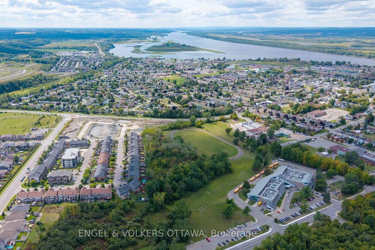 28882632/2269-marble-crescent/town-of-rockland/clarence-rockland/ontario/K4K0H1_35
