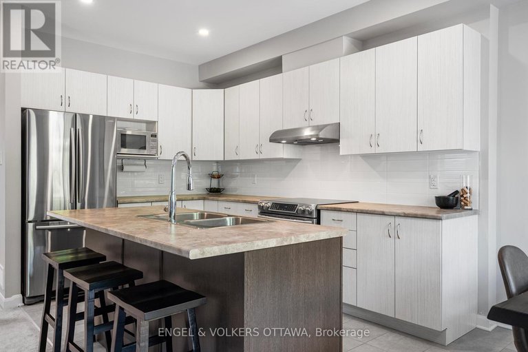 29052696/220-geyser-place/hearts-desire/ottawa/ontario/K2J6P1_11