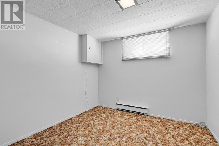 29636837/1582-digby-street/riverview-park/ottawa/ontario/K1G0P6_34