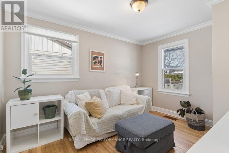 29426386/309-glynn-avenue/overbrookcastle-heights/ottawa/ontario/K1K1R9_16