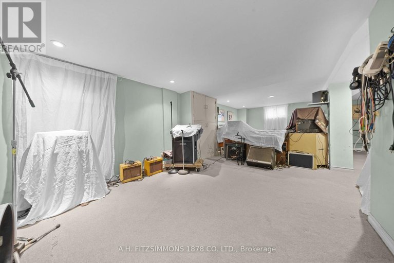 29600890/564-tweedsmuir-avenue/westborohampton-park/ottawa/ontario/K1Z5P2_29