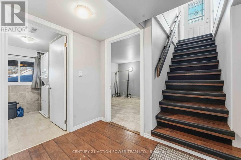 29369223/1705-old-montreal-road/camelot/ottawa/ontario/K4C1G7_24