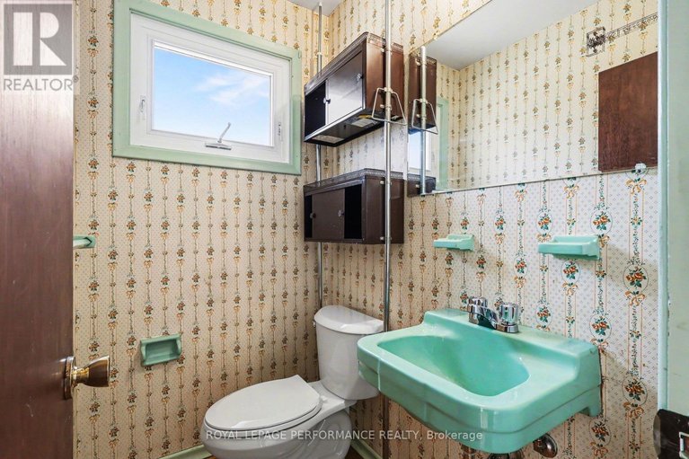 29614831/767-cross-avenue/elmvale-acresurbandale/ottawa/ontario/K1G3C9_18