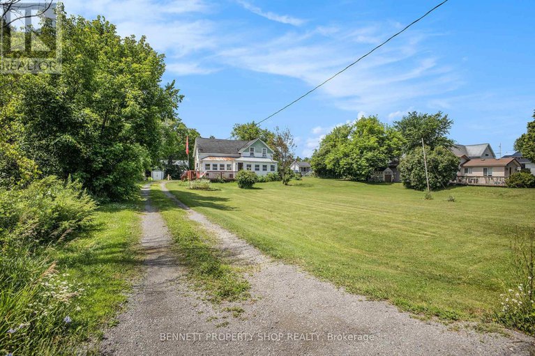 28614640/145-sarah-street-e/mcnabbraeside-twps/mcnabbraeside/ontario/K0A1G0_4