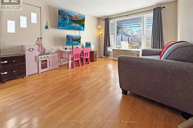28756163/778-seventh-street/renfrew/renfrew/ontario/K7V1B7_8