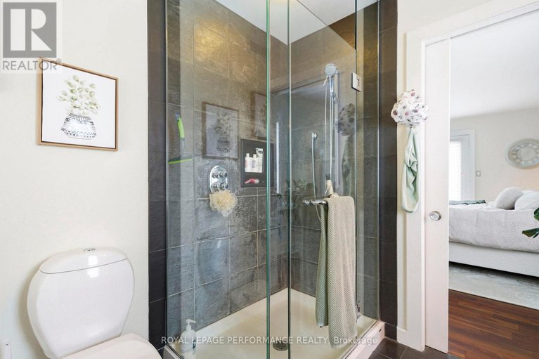 29401324/18537-stonehouse-point-road/south-glengarry-charlottenburgh-twp/south-glengarry/ontario/K6H5R5_27