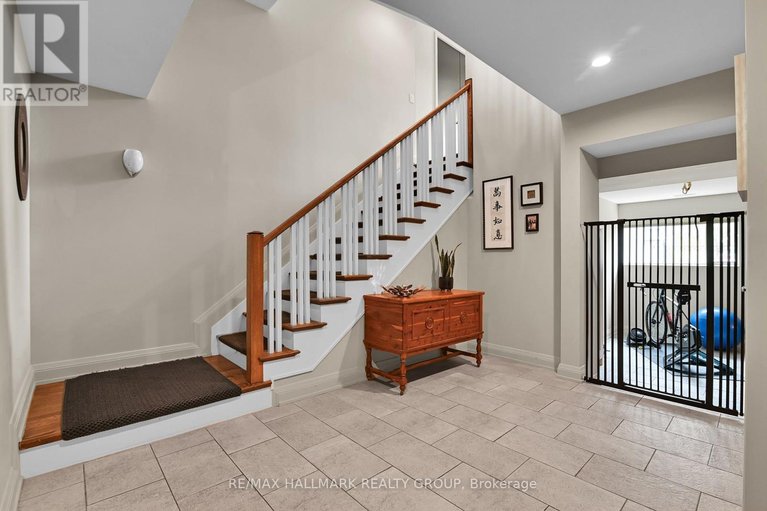 29674266/481-melbourne-avenue/mckellarhighland/ottawa/ontario/K2A1W4_24