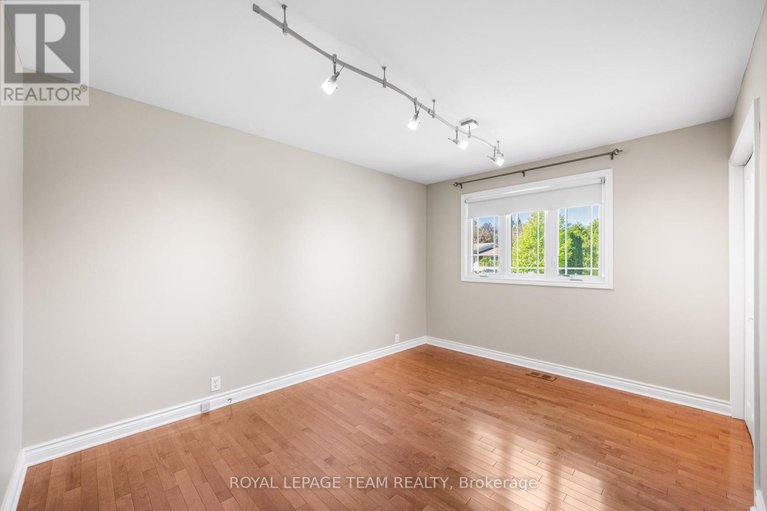28386373/3-millbrook-crescent/city-viewskylinefisher-heightsparkwood-hills/ottawa/ontario/K2E5B6_19