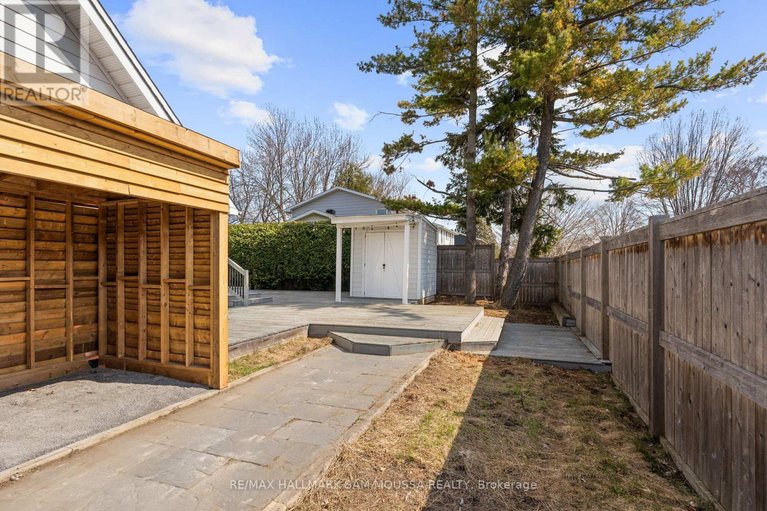 29677666/2750-consul-avenue/bruce-farmgraham-parkqualicumbellands/ottawa/ontario/K2H7H7_38