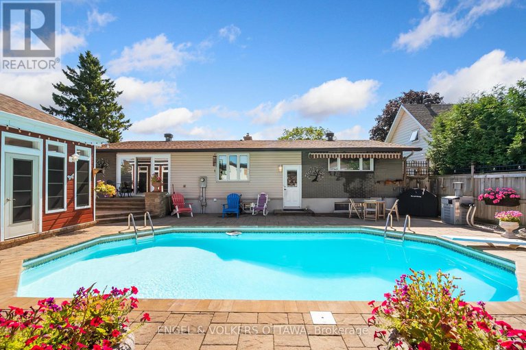 28957862/16-benson-street/borden-farmstewart-farmcarleton-heightsparkwood-hills/ottawa/ontario/K2E5J5_45