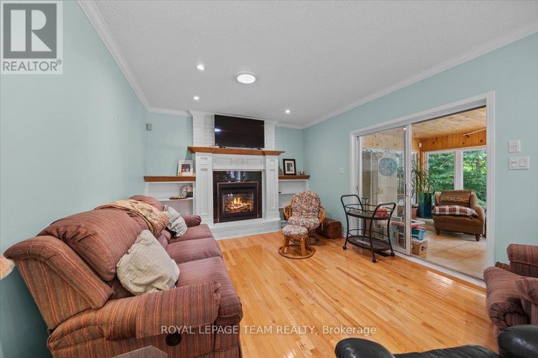 28487091/17-stonehedge-parkway/bayshore/ottawa/ontario/K2H8Z3_22