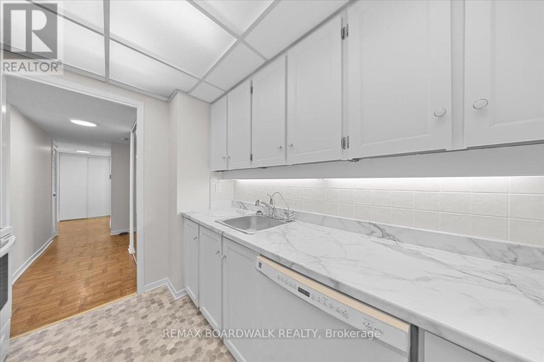 29678878/702-20-the-driveway-drive/ottawa-centregolden-triangle/ottawa/ontario/K2P1C8_5