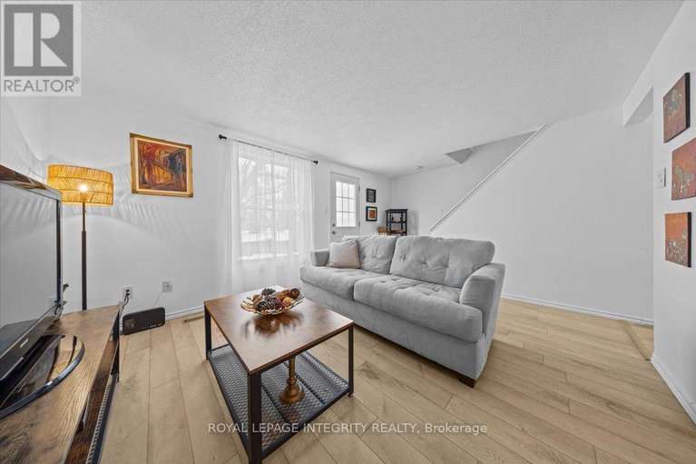 29383476/1196-priory-lane/convent-glen-north/ottawa/ontario/K1C1Z9_9