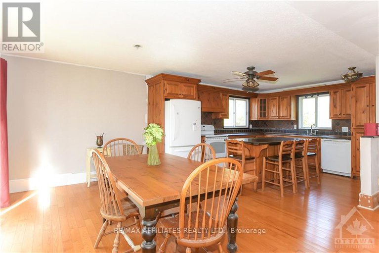 27595829/1860-greys-creek-road/greely/greely/ontario/K4P1H7_9