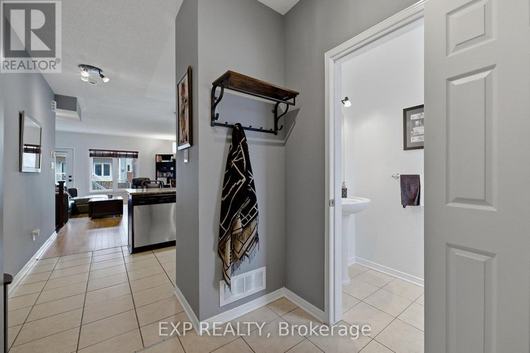 29653464/300-london-terrace/manor-park/ottawa/ontario/K1K2W2_2